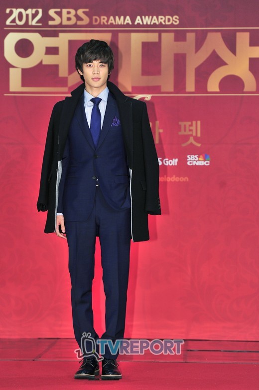 121231 Minho @ 2012 SBS Drama Awards Tumblr_mfwjp430fR1rsplwwo1_1280