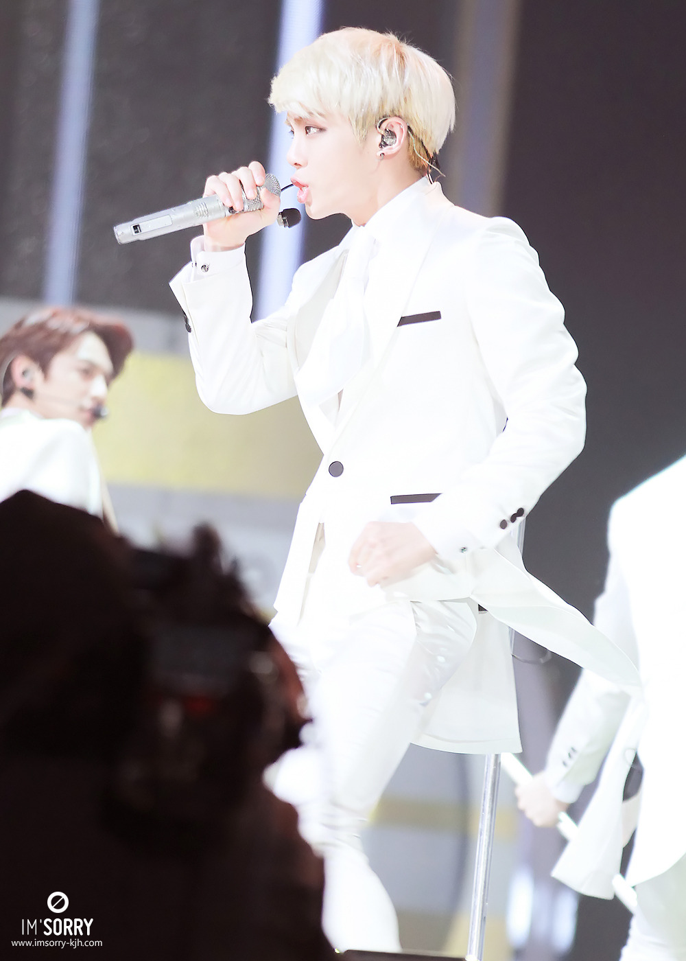 140116 Jonghyun @ '28th Golden Disk Awards' Tumblr_mzi6ooWsmA1r36tcgo1_1280