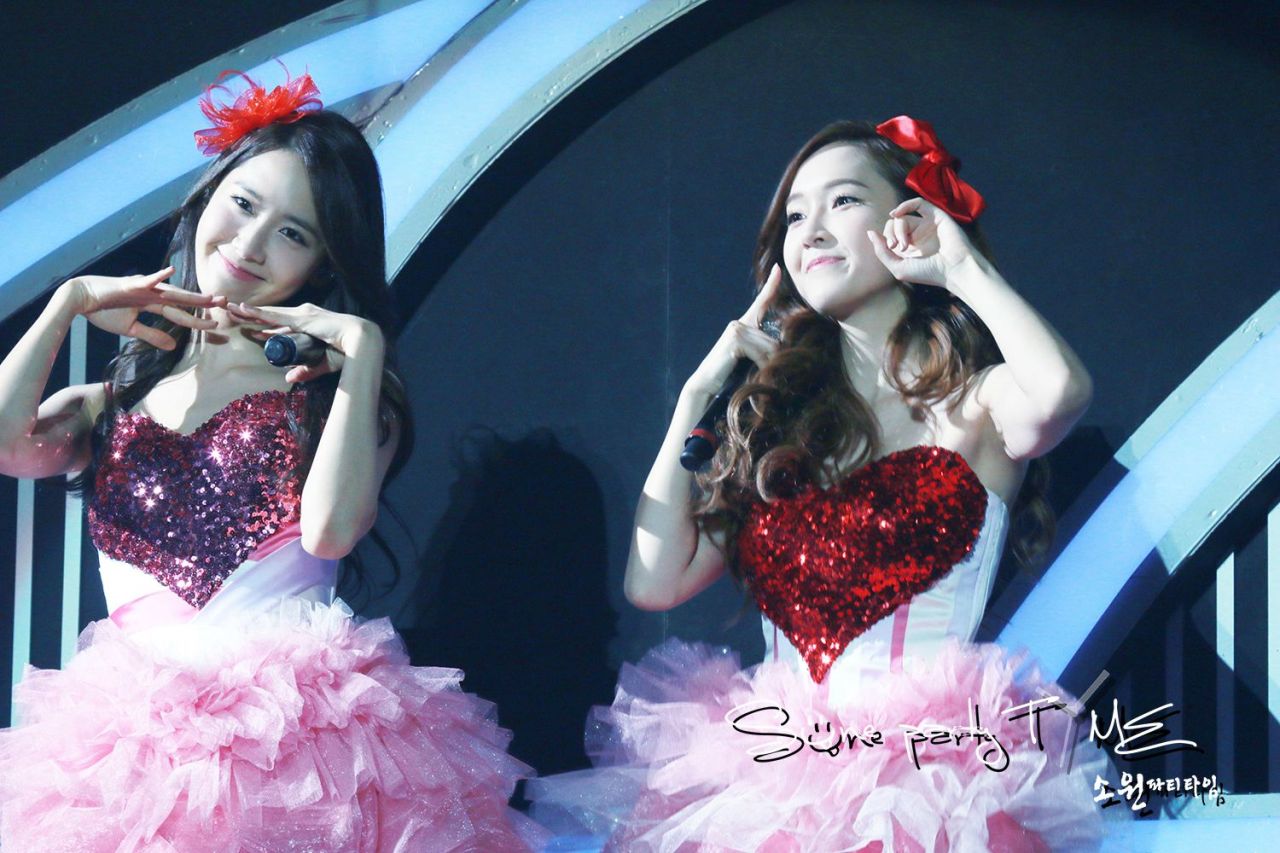 [PIC][15-02-2014]SNSD khởi hành đi Ma Cao để biểu diễn "2013 Girls' Generation's World Tour – Girls & Peace in Macau" vào sáng nay - Page 15 Tumblr_n1e2y23M4F1sewbc1o1_1280