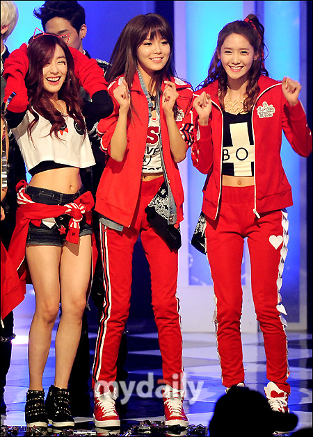 [24-01-2013]Girls' Generation dành "TRIPLE CROWN" cho "I Got A Boy" trên chương trình Mnet "M! Countdown" chiều nay - Page 2 Tumblr_mh4ome0aQG1qgenkyo2_500