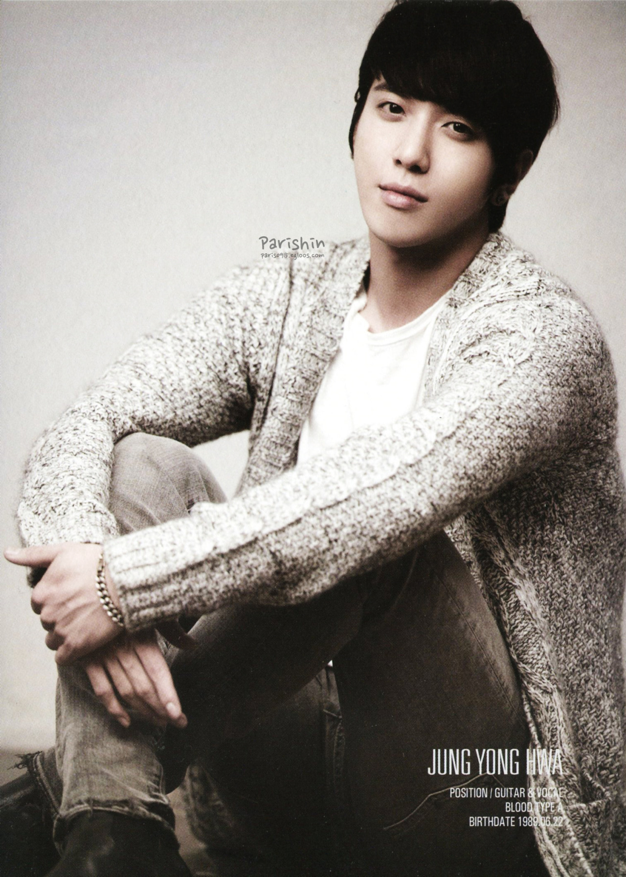 [Scans] Season Greeting 2013 Tumblr_mf8yxduUu51rgxfbio1_1280