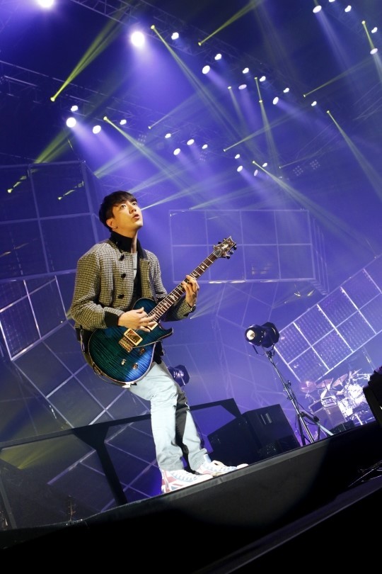 [Concert] Arena Tour 2013 -ONE MORE TIME- @ Marine Messe Fukuoka (26.12.2013) Tumblr_mz2ksg1kdO1rgxfbio6_1280