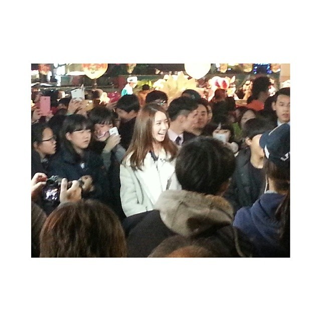 [PIC][27-11-2013]YoonA ghi hình cho chương trình "Guerilla Date" tại Lotte World vào tối nay Tumblr_mwwzfkPqb01qa4vu6o1_1280