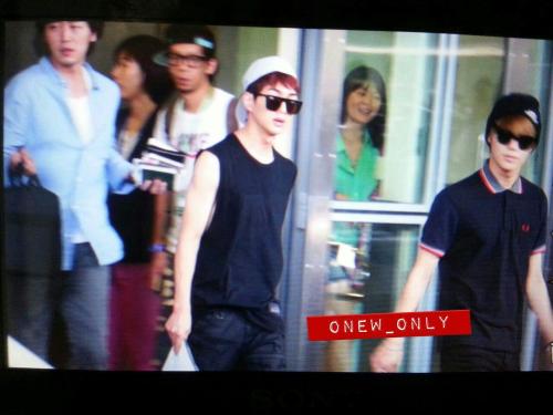 130701 SHINee @ HongKong airport Tumblr_mp8soevdN41r8fs1io1_500