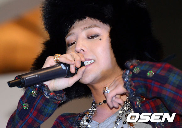 [21/10/2013][Photos/Vid] G-Dragon tại sự kiện Seoul Fashion Week K-style Tumblr_mv0p1a05do1qb2yato7_1280