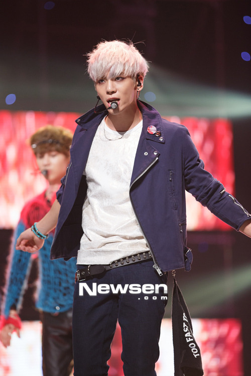 130523 Jonghyun @ MCountdown! Goodbye Stage Tumblr_mn8z6g58Nf1qihji8o1_500