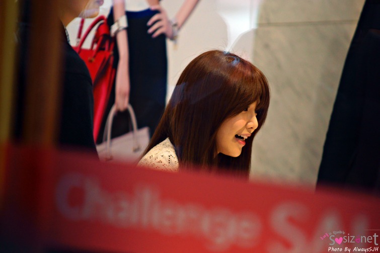 [PIC][06-04-2013]SooYoung xuất hiện tại buổi fansign thứ 2 cho thương hiệu "Double M" vào chiều nay  Tumblr_mku5b4J5dJ1rs68xto1_1280