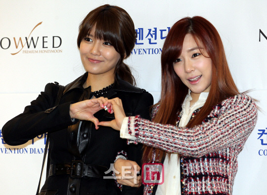 [PIC][16-12-2012]Tiffany và SooYoung đến tham dự lễ cưới của Hong Rok-ki vào trưa nay Tumblr_mf3txypdGV1qb6muio5_r2_1280