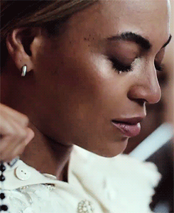 Beyoncé >> álbum ''BEYONCÉ'' (Self-Titled Visual Album) ¡YA A LA VENTA! (LINK ITUNES PÁG 1) - Página 11 Tumblr_mxqh0oqR611sk0vqbo1_250