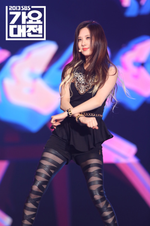 [PIC][29-12-2013]SNSD tham gia Đại nhạc hội cuối năm "SBS Gayo Daejun 2013" vào tối nay  - Page 2 Tumblr_myoliju8vD1sewbc1o1_500