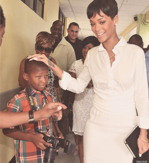 Fotos de Rihanna (apariciones, conciertos, portadas...) [10] - Página 19 Tumblr_mfglr22CJB1qj4qcqo1_500