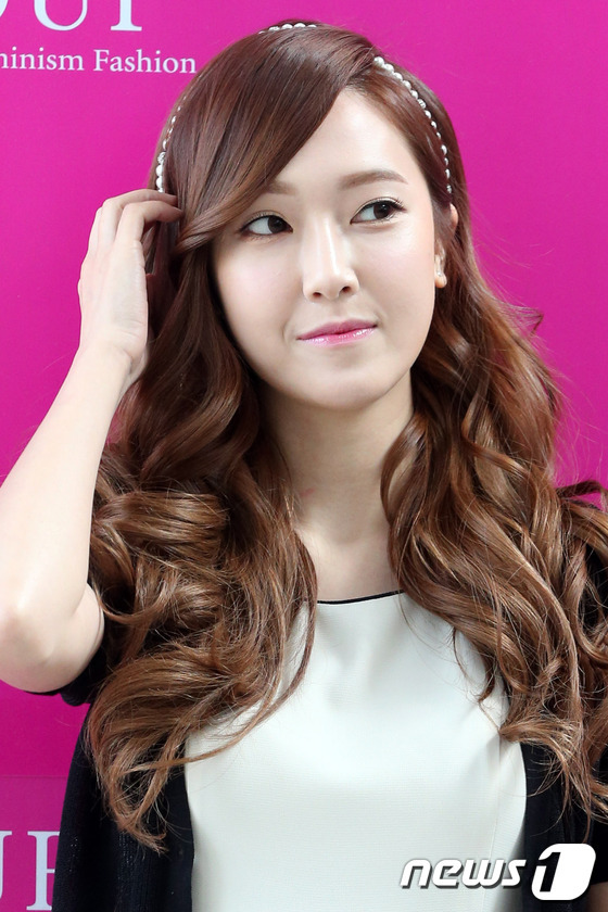 [PIC][04-04-2014]Jessica tham dự buổi fansign cho thương hiệu "SOUP" vào trưa nay Tumblr_n3hufi7AL21sewbc1o3_1280