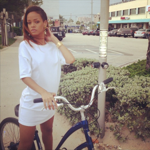 Rihanna en las Redes Sociales [VI] >> @rihanna/ @badgalriri - Página 4 Tumblr_mlkn2iycLV1rqrau3o1_500