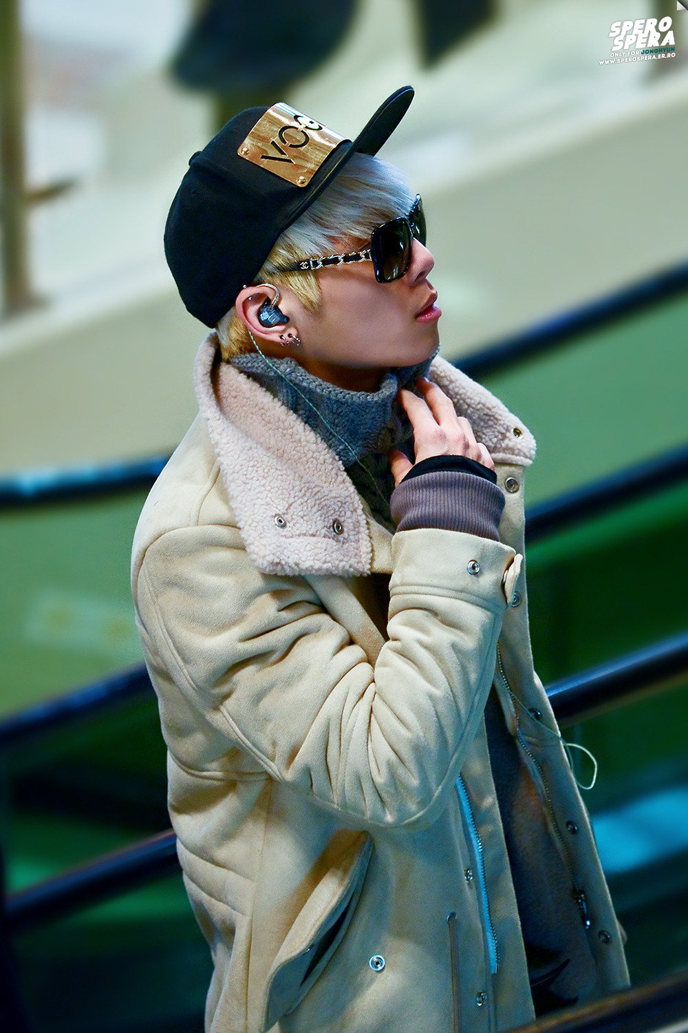 131224 Jonghyun @ Gimpo Airport rumbo a Japón Tumblr_myb0yzNovf1qzk8j4o1_1280