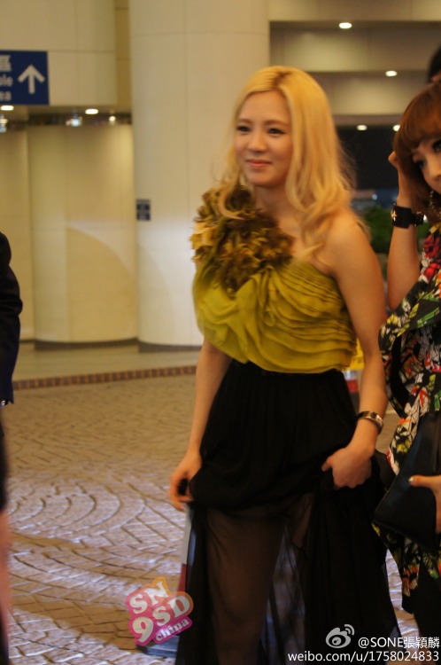 [PIC][24-03-2013]Selca mới của HyoYeon, MissA Min, Han Ga In, Gill(Chung Hân Đồng) và Tyler Kwon Tumblr_mjrkj4xP521rs68xto1_500