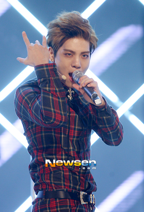 130227 Jonghyun @ Show Champion Comeback Stage Tumblr_mivhflQ0LQ1r36tcgo1_500