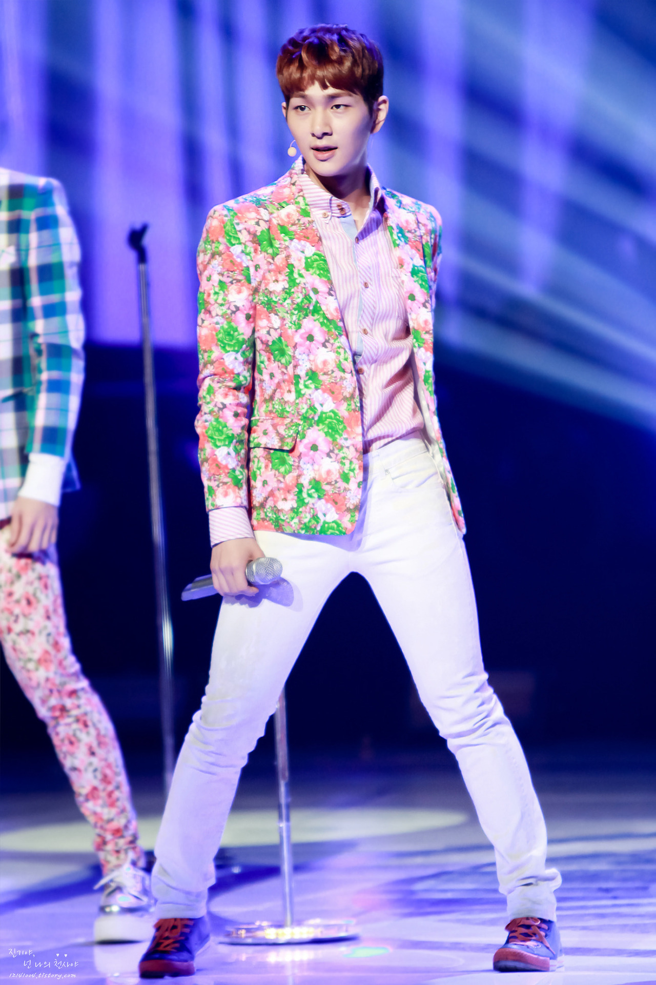 130305 Onew @ KBS Open Concert Tumblr_mj76g0TC1n1rtjlxyo1_1280