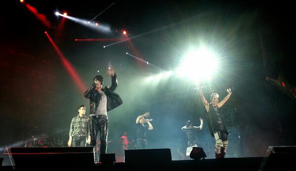 [21/9/2013][Photos/Vids] BIG BANG biểu diễn tại F1 Singapore Tumblr_mtg395YLAY1sgugcso4_1280