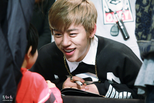 FAN.TAKEN| صور B.A.P في حدث توقيع المعجبين بـYongin .. Tumblr_n2vx3sevPH1rnkj5ho1_500