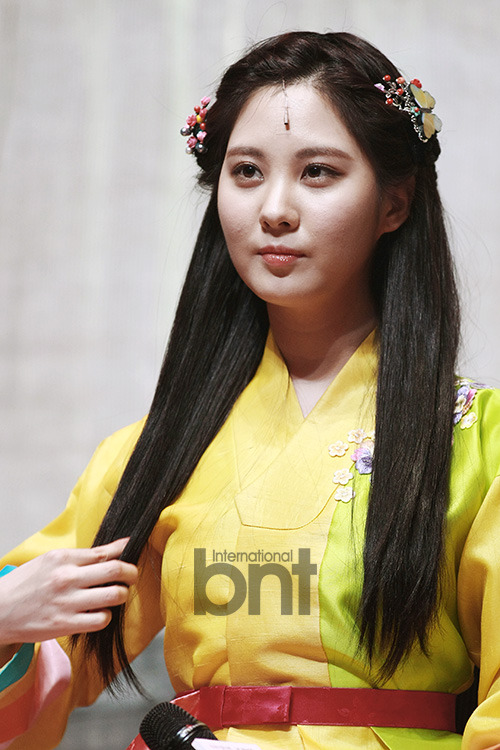 [OTHER][04-12-2013]Hình ảnh mới nhất từ vở nhạc kịch "The moon that embraces the sun" của SeoHyun Tumblr_mzotrujxYn1sewbc1o1_500