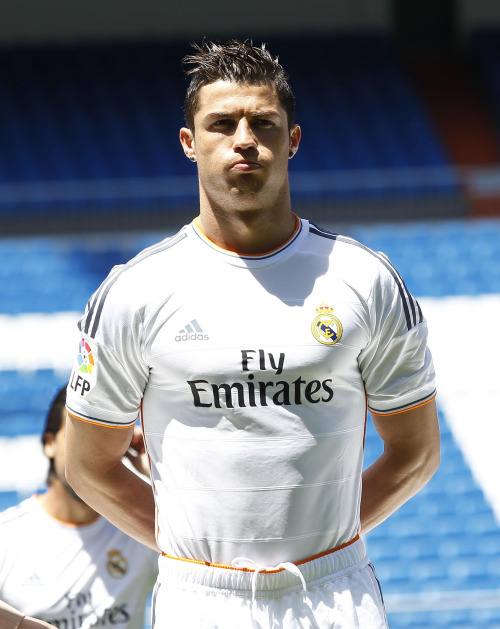 Real Madrid new shirt sponser to be "Fly Emirates" from July 2013 Tumblr_mnmeozrymB1rjev45o1_500