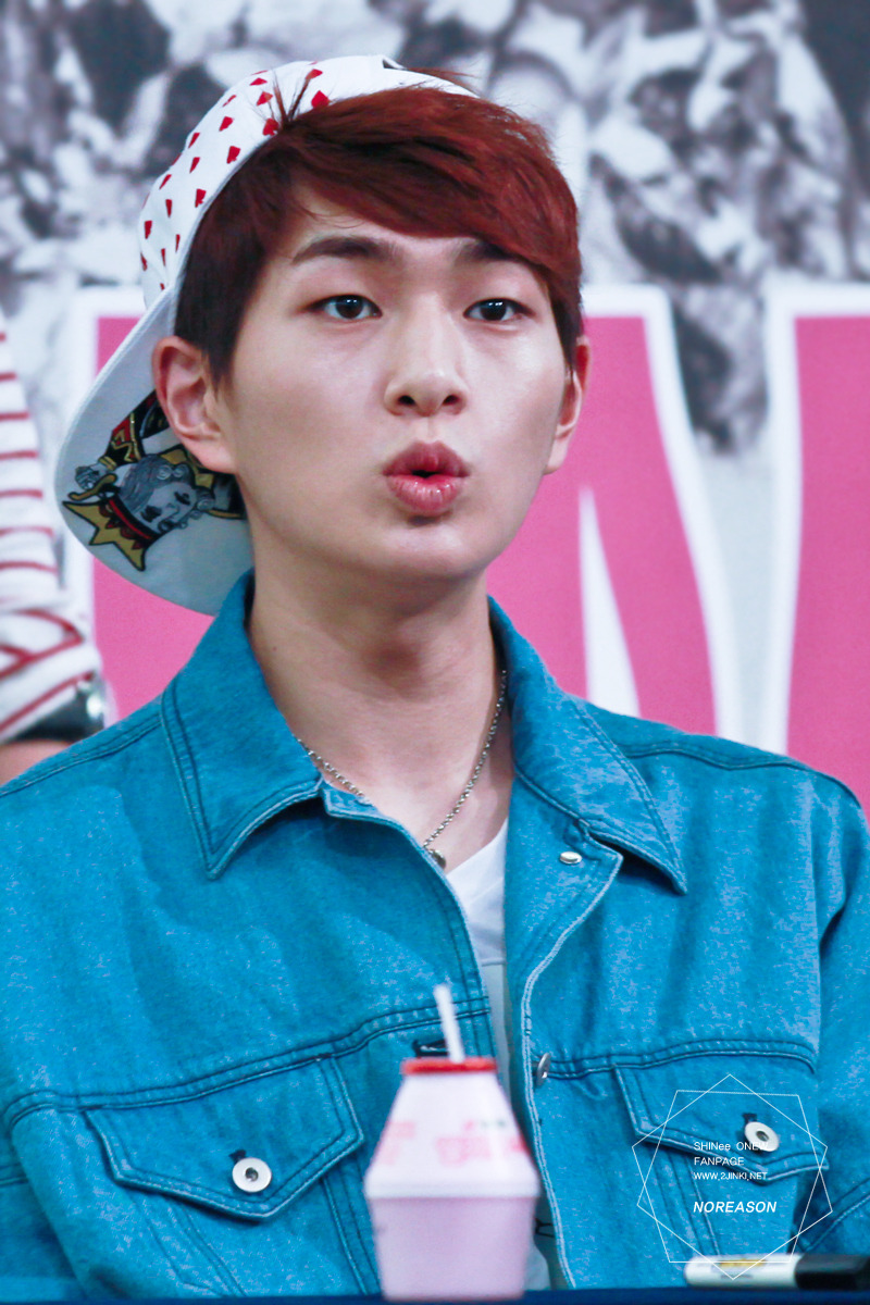 130512 Onew @ "Why So Serious" Fansigning #9: Yongdeungpo Tumblr_mn5nxvHYiH1r8fs1io1_1280