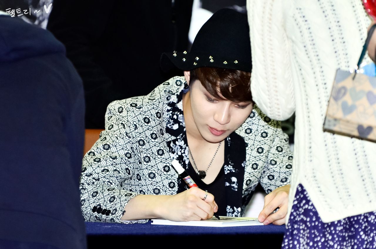 130314 Taemin @ 7th ‘Dream Girl’ Fansign Tumblr_mjqko4OlMn1qdtvhxo3_1280