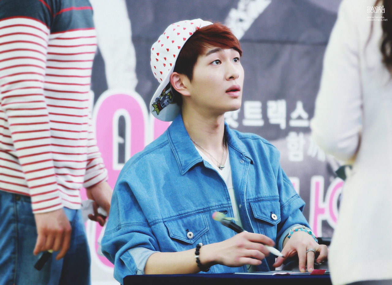 130512 Onew @ "Why So Serious" Fansigning #9: Yongdeungpo Tumblr_mmsfhmDIN41r8fs1io1_1280