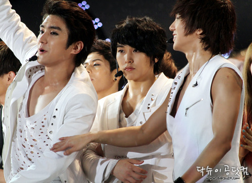  بعض الصور ل Super Junior Tumblr_l34zwjunbj1qbm2k2o1_500