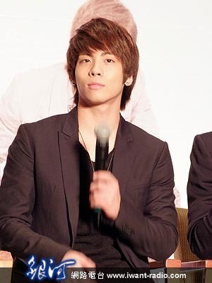 JongHyun – Taiwan Press Conference   Tumblr_lbfwoaCfQT1qzk8j4o1_400