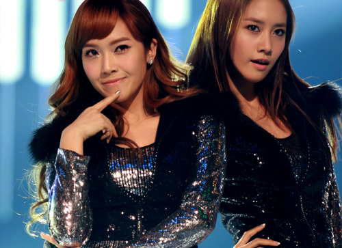 [PIC][30-10-2011] »-{♥}-»ღ°•(¯`·._.· YoonSic Fam ·._.·´¯)•ღ°»-{♥}-» °l||l° COUPLE' S CONTEST °l||l° - Page 40 Tumblr_leea60Y55A1qfq814o1_500