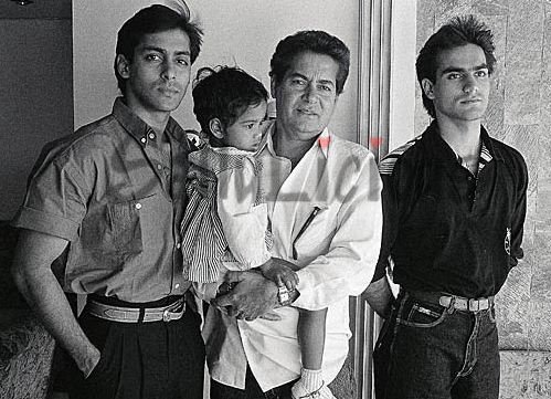 ★ Salman Khan with his Mom, Dad, and Arbaaz Khan (Early 90's) !!  Tumblr_lf105fSnGK1qctnzso2_r1_500