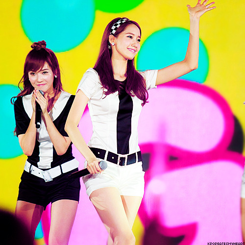 [PIC+GIF][23-1-2011] »-{♥}-»ღ°•(¯`·._.· YoonSic Fam ·._.·´¯)•ღ°»-{♥}-» °l||l° Sexy and Sweet °l||l° - Page 7 Tumblr_ljzgd7gRwf1qba9pko1_500