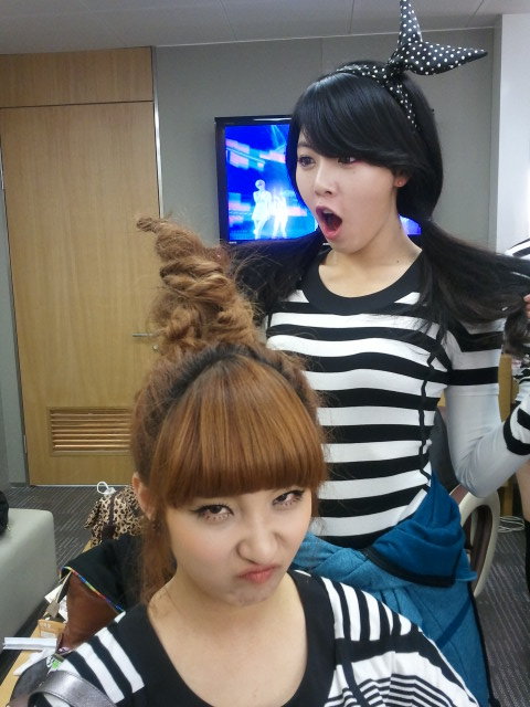 Hyunah & Jihyun зад сцената Tumblr_lkpjx8FAPm1qbjs6xo1_500