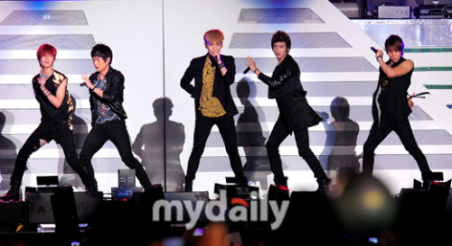 [28-5-2011][pics/vid] SHINee tại Dream concert Tumblr_llwmv7yuZQ1qbhozho1_500