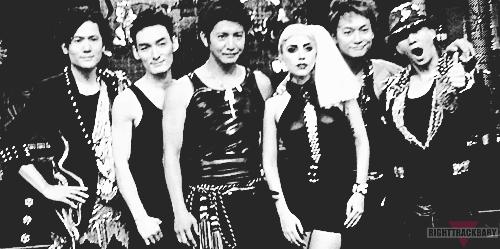 Promoción >> Era "Born This Way" [5] - Página 26 Tumblr_lnk1qeDJFD1qflx9wo1_500