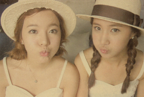 [PIC][3-7-2011] Cũng "Chu~" với couple Sunri trong Phuket Photobook!!! Tumblr_lnqsml2Gfa1qm9uzdo1_500