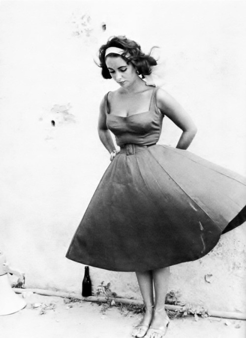 Elizabeth Taylor Tumblr_locqw79SYX1qinz0io1_500