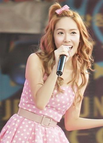 Jessica (Jessica Jung Sooyeon 제시카정수연) - Page 4 Tumblr_lozkp7ON6V1qk8nfro1_400