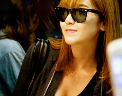 [PIC][27-1-2012] Sica mang kính Tumblr_lpwsno3T3i1qj2pieo10_250