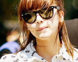 [PIC][27-1-2012] Sica mang kính Tumblr_lpwsno3T3i1qj2pieo3_250