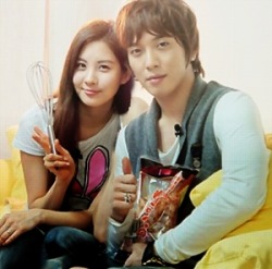 [PICS][GIFS][24-08-2011] YongSeo tình tứ - Khoai lang couple Tumblr_lqdr11RFFO1qj2pieo3_250