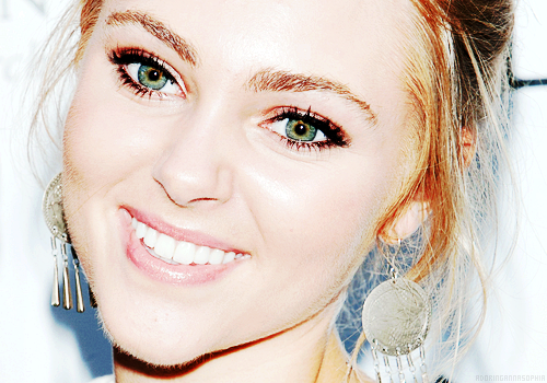 AnnaSophia Robb Tumblr_lql7hdYRXW1r2pol6o1_500