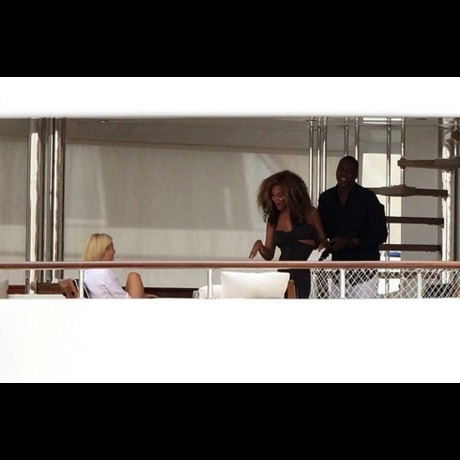 Beyoncé > Apariciones en público < Candids >  - Página 27 Tumblr_lr2dfoO2tq1qga7j1o1_500