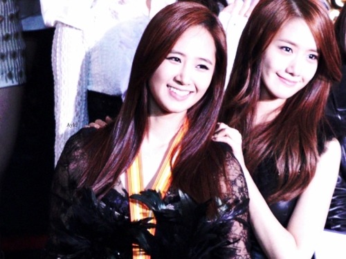 [PICS+GIFS][24/9/2011] YoonYul is more than real! Tumblr_lrzirfToYa1r1l73do1_500