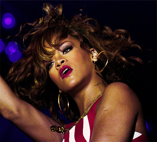 Fotos de Rihanna (apariciones, conciertos, portadas...) [4] Tumblr_ls0nvtHgoG1qjuw0xo1_500