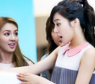 [Hyoyeon+Tiffany] HyoFany Love Tumblr_lsvnak9HZ81qlkh0co8_400