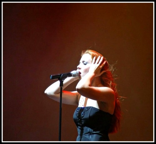 Fotos de Simone Simons - Página 26 Tumblr_ltngshDWVR1r275h0o1_500