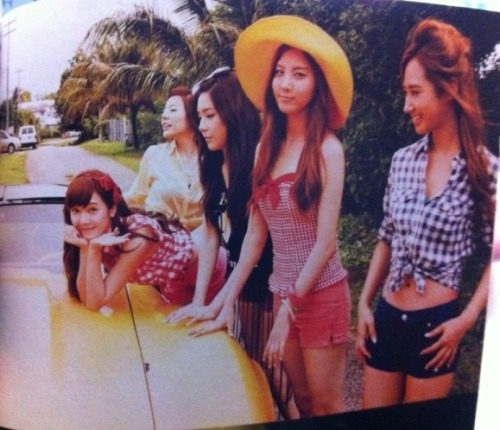 Girls'Generation - Holiday Photobook Tumblr_lvff8i56dB1qhgskdo1_500