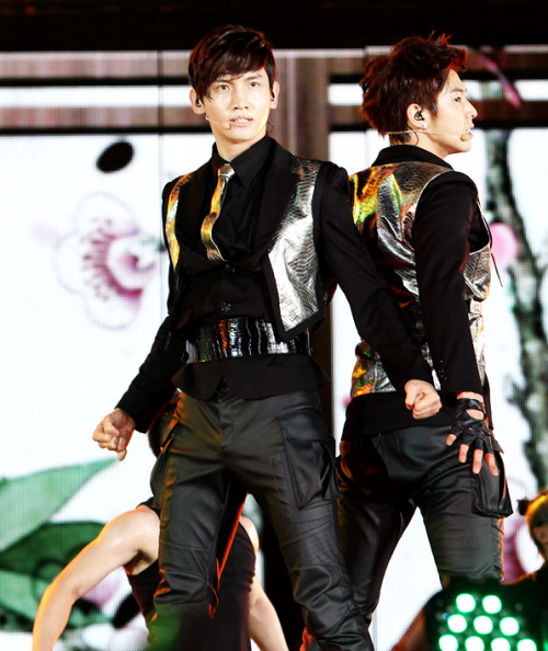 ßêsT FörêVèR TVXQ! ~  - صفحة 10 Tumblr_lvfqquoFON1r6sd9fo1_500